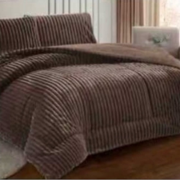 Elegant Charcoal Comforter Set - Picture 4 of 5